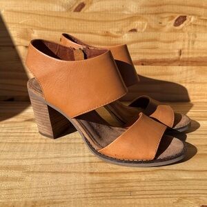 Toms Majorca Cutout Sandal Size 7